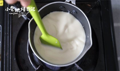 奶味橙香|小清新甜品来一打,开火加热至细砂糖融化,液体四周冒小泡关火。