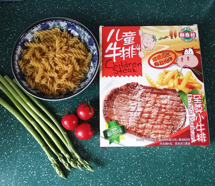 牛排意大利面,备好食材