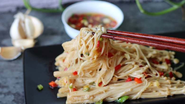 蒜香金针菇（烤箱版）,喜欢蒜香的味道，夏天吃蒜米可以解毒呢