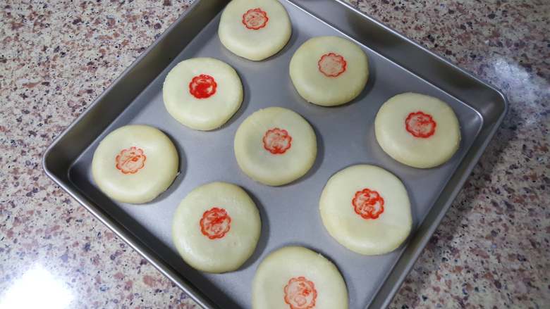 中式点心~白酥皮玫瑰鲜花饼(素油版),21.上面盖图章进行装饰。