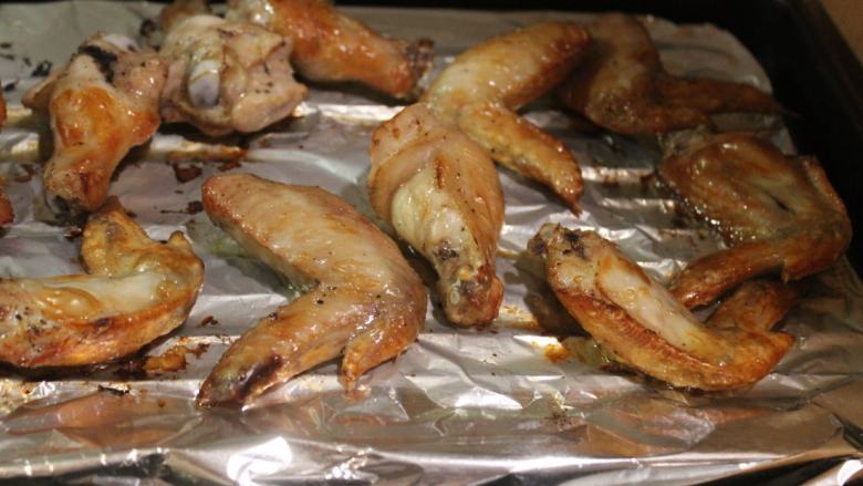可乐辣味鸡翅,烤到这样焦黄酥香。