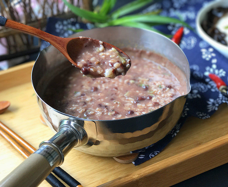 香菇瘦肉红豆沙燕麦粥,咸甜粥也很好吃哈