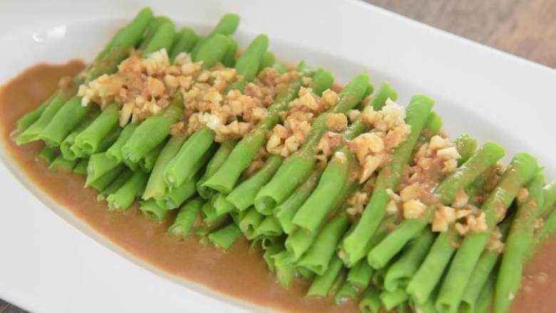 5分钟就能上饭桌，超级快手菜——麻酱蒜蓉豆角