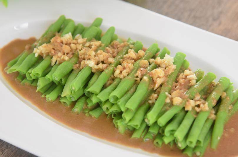 5分钟就能上饭桌，超级快手菜——麻酱蒜蓉豆角