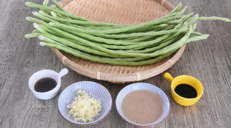 5分钟就能上饭桌，超级快手菜——麻酱蒜蓉豆角,<a style='color:red;display:inline-block;' href='/shicai/ 3639'>豆角</a> 1把、 蒜末 10g、<a style='color:red;display:inline-block;' href='/shicai/ 701'>芝麻酱</a> 30g
醋 10g、<a style='color:red;display:inline-block;' href='/shicai/ 721'>蚝油</a> 10g、清水 10g、盐 2g