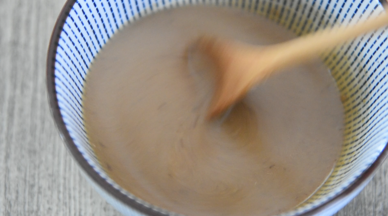 5分钟就能上饭桌，超级快手菜——麻酱蒜蓉豆角,均匀搅拌