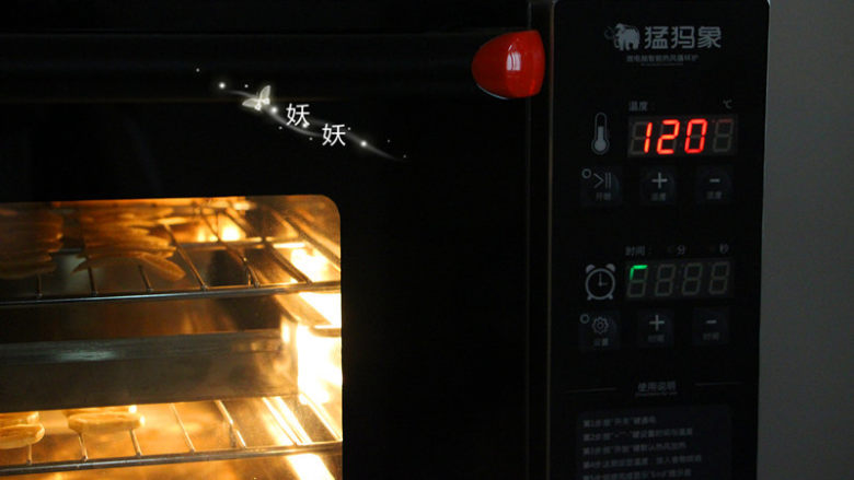 脆烤香蕉片,食材送入烤箱后设120度,先烤20分钟,然后100度40分钟。普通烤箱请选择热风循环模式烤。