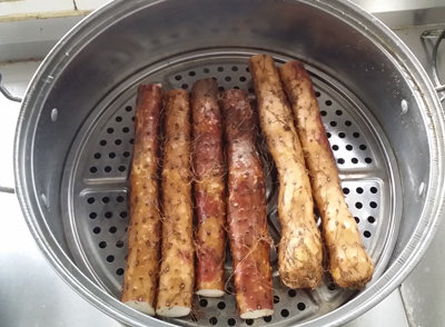 酥炸怀山药,<a style='color:red;display:inline-block;' href='/shicai/ 2554'>怀山药</a>洗净，上笼蒸熟