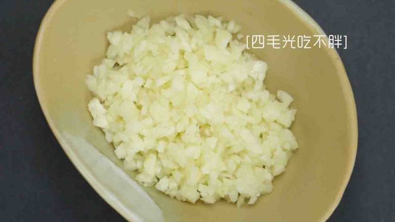 干煸四季豆,生<a style='color:red;display:inline-block;' href='/shicai/ 37'>姜</a>切末;