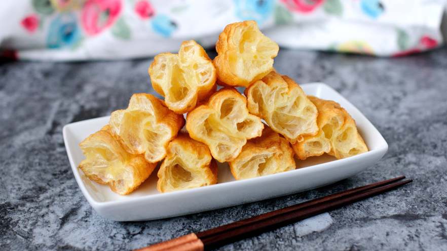 家常油条怎么炸 老师傅分享的方子 让你在家轻松做出好吃的油条