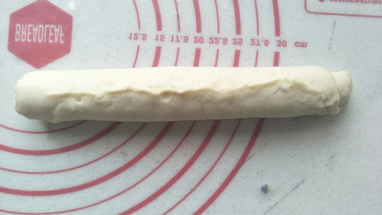淡奶油老式面包,卷起来,捏紧收口
