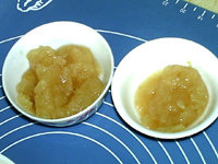 桃子乳酪蛋糕之二,将桃肉碾压成泥,备用
