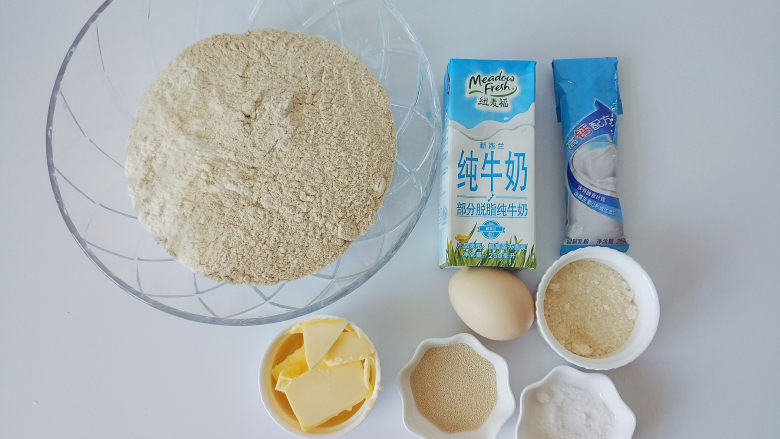 全麦奶香豆沙吐司,准备好材料,称好备用