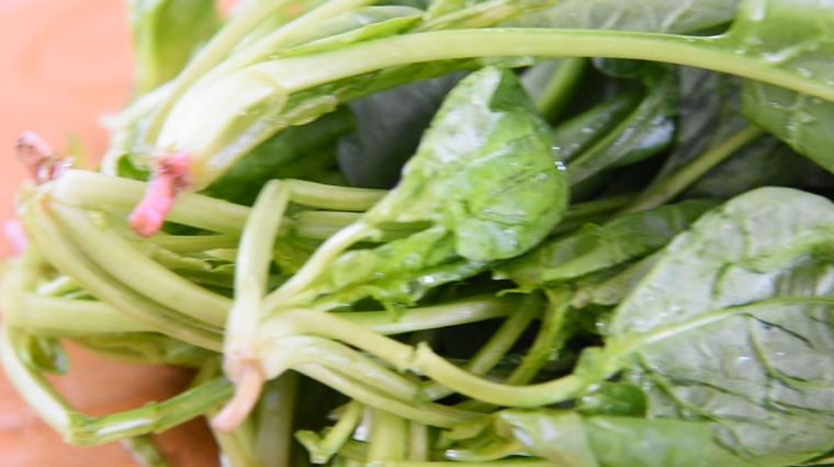 菠菜这样做太美味了,简单易学,层次感超丰富!,菠菜洗净备用