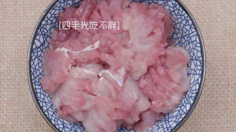 荔枝肉,将<a style='color:red;display:inline-block;' href='/shicai/ 429'>瘦肉</a>切花;