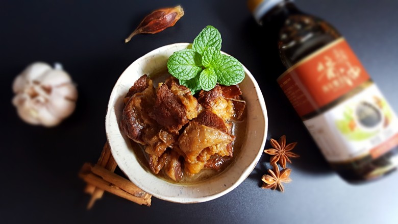 红烧牛肉,17.出锅喽,色香味俱全。
