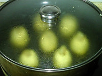 桃子豆渣玉米面窝窝头,放入蒸锅,大火蒸15分钟