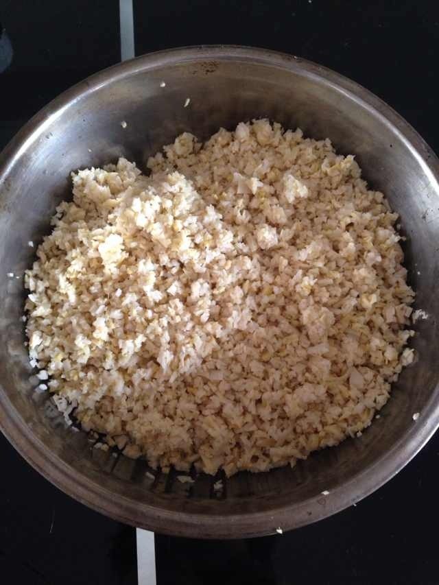 紫甘蓝竹笋大肉虾仁水饺,如图<a style='color:red;display:inline-block;' href='/shicai/ 31'>竹笋</a>、<a style='color:red;display:inline-block;' href='/shicai/ 287'>虾仁</a>、<a style='color:red;display:inline-block;' href='/shicai/ 3250'>葱</a><a style='color:red;display:inline-block;' href='/shicai/ 37'>姜</a>剁碎