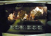 枫糖烤鸡肉,烤箱200℃,中层烘烤30分钟