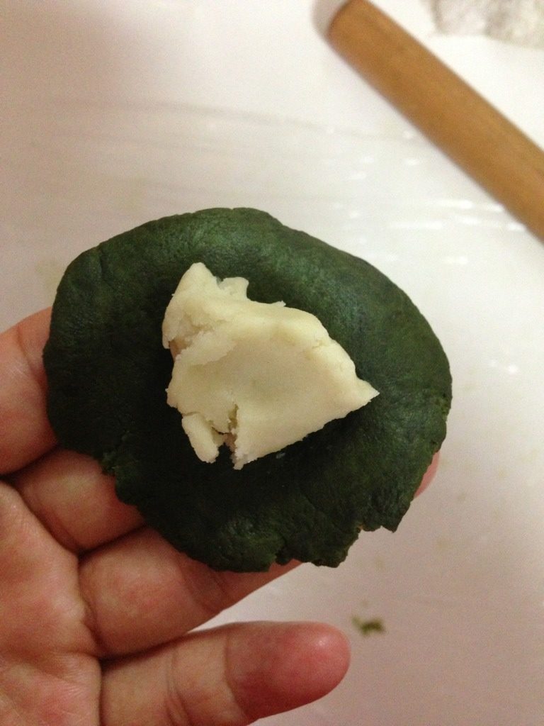 抹茶酥,如图：油皮包上油酥