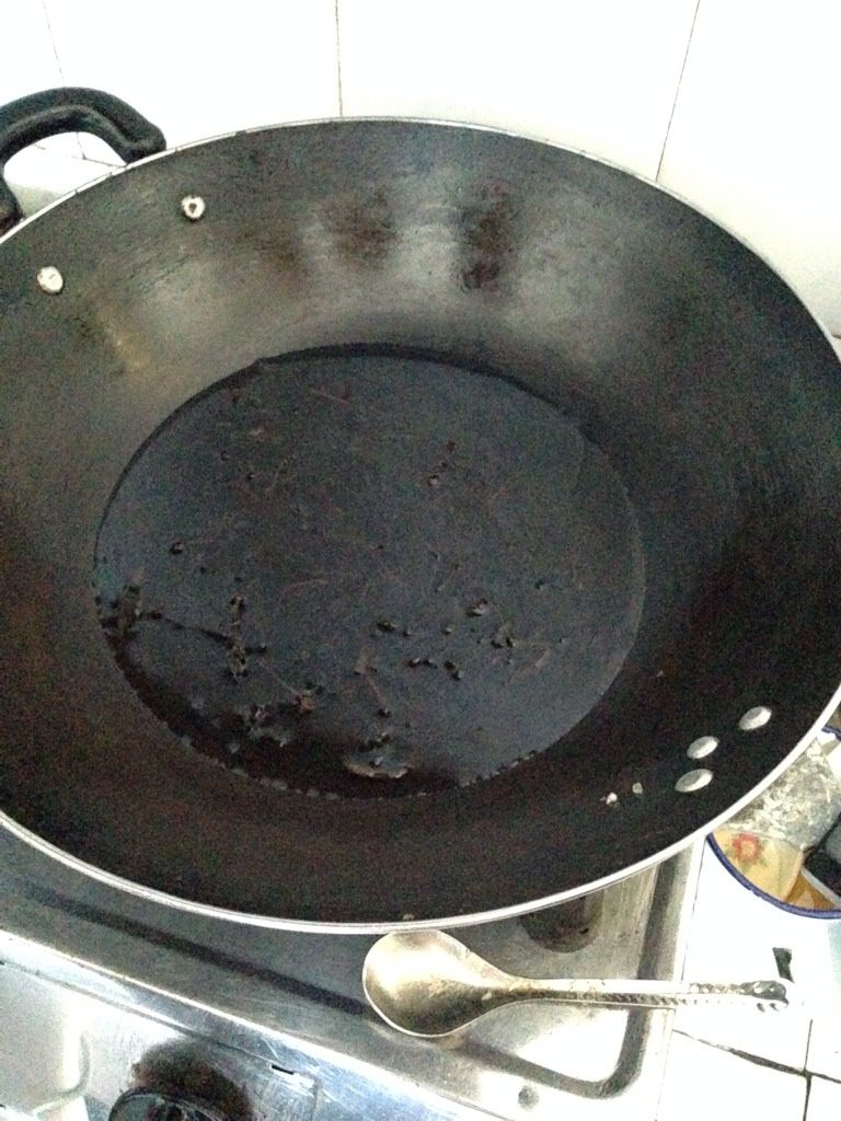 桂林油茶速成做法,开水洗一下茶叶,下锅加水大火煮