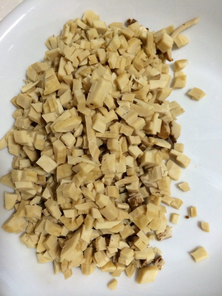 香拌香蒿（时令江南小菜）,兰花香干切丁