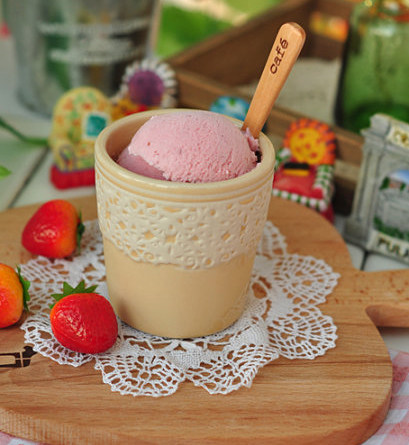 草莓酸奶冰激凌