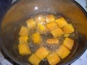 冰糖木瓜牛奶,煮到糖化、木瓜成熟关火；