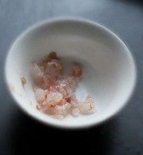 虾仁鸡蛋灌酥饼,<a style='color:red;display:inline-block;' href='/shicai/ 287'>虾仁</a>剁成碎粒儿