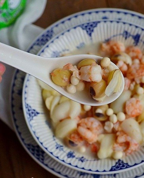 薏米莲子鲜虾煲