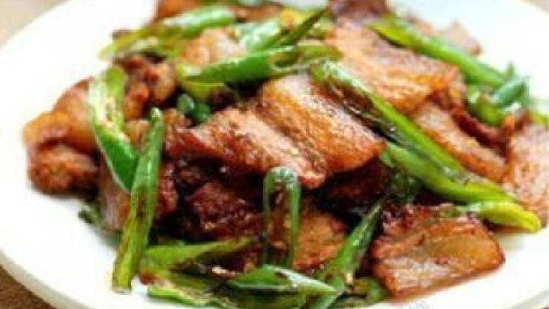 家常青椒干煸五花肉