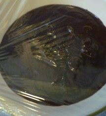 松露巧克力,用保鲜膜盖好,放入冰箱冷藏1个小时