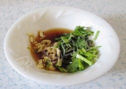 香辣脆拌猪肝,在香菜碗中加入<a style='color:red;display:inline-block;' href='/shicai/ 768'>香醋</a> <a style='color:red;display:inline-block;' href='/shicai/ 788'>生抽</a> <a style='color:red;display:inline-block;' href='/shicai/ 847'>香油</a> <a style='color:red;display:inline-block;' href='/shicai/ 756'>鸡精</a> 盐 搅拌均匀成料汁