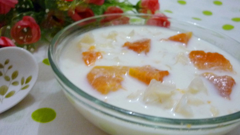 木瓜雪耳炖牛奶