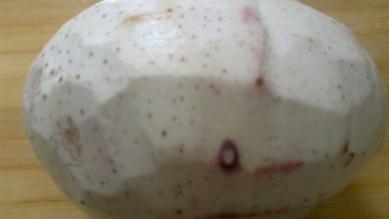 广西桂林恭城特色小吃-柚子叶粑,芋头削皮