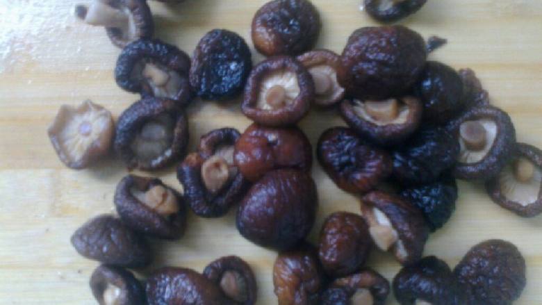 广西桂林恭城特色小吃-柚子叶粑,<a style='color:red;display:inline-block;' href='/shicai/ 230'>香菇</a>朵