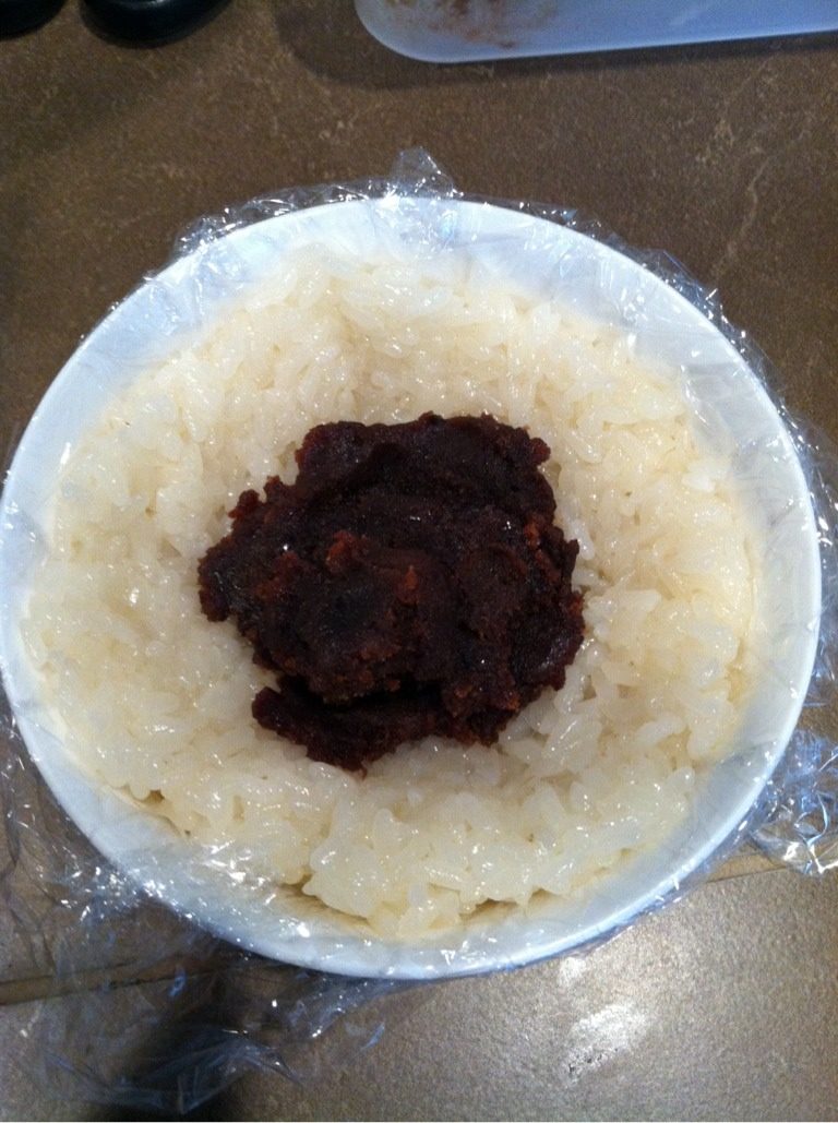 自制八宝饭,放入适量豆沙