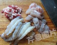 香辣水煮虾丸,大虾去头去壳取虾肉洗净吸干水分备用;取净鱼肉洗净吸干水分备用;<a style='color:red;display:inline-block;' href='/shicai/ 428'>五花肉</a>切粒备用