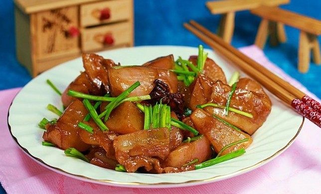 五花肉烧小水萝卜