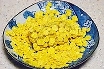 烤玉米脆皮小排,再蘸一层玉米片