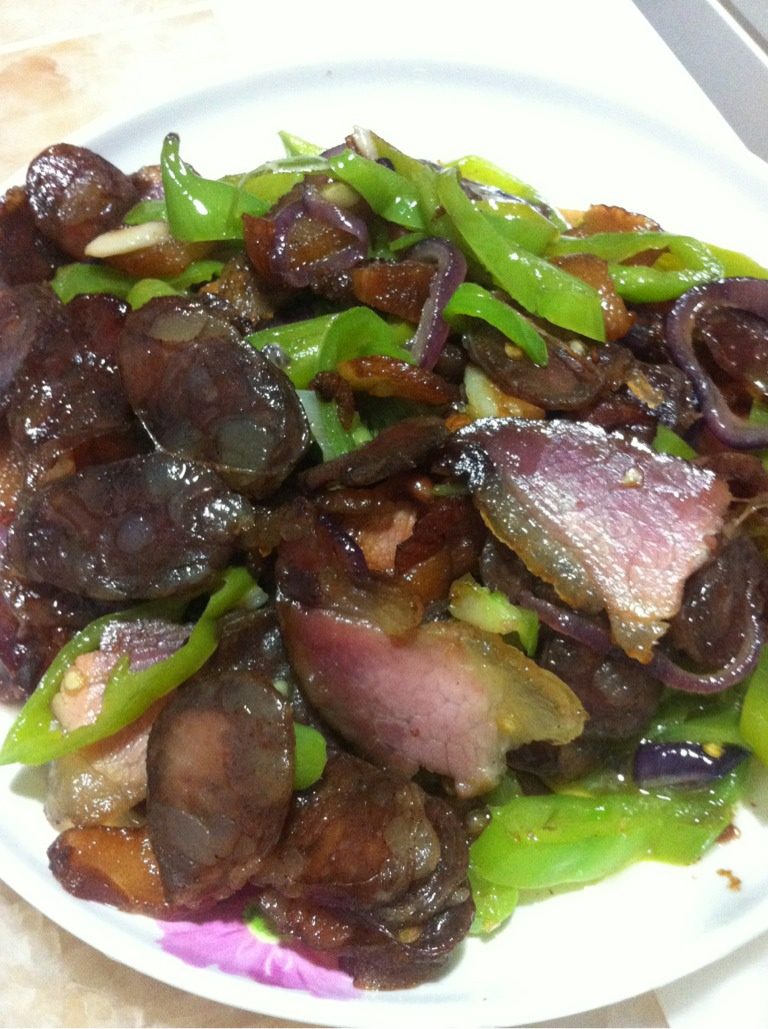 尖椒洋葱炒腊肠腊肉