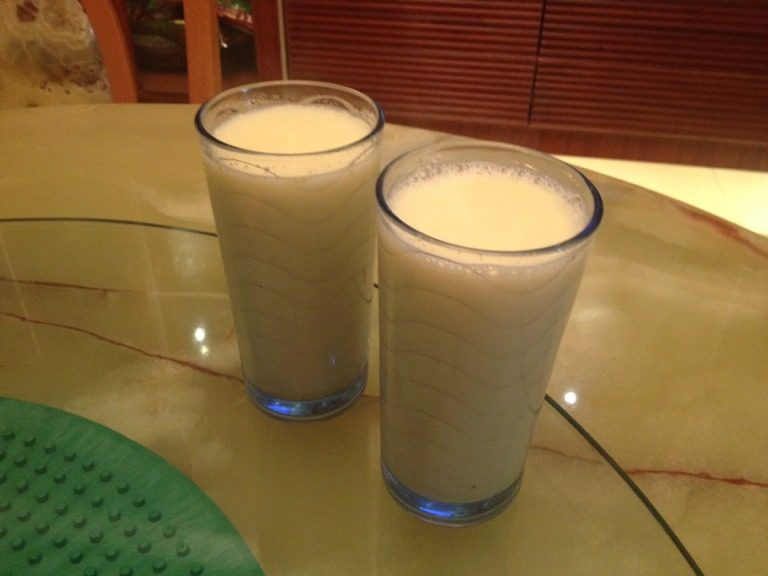 营养牛奶玉米汁,将所有材料放到豆浆机搅拌，并煮开即可