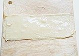 盘丝饼,将擀开的面由上至下对折，再在表面刷一层薄薄的油