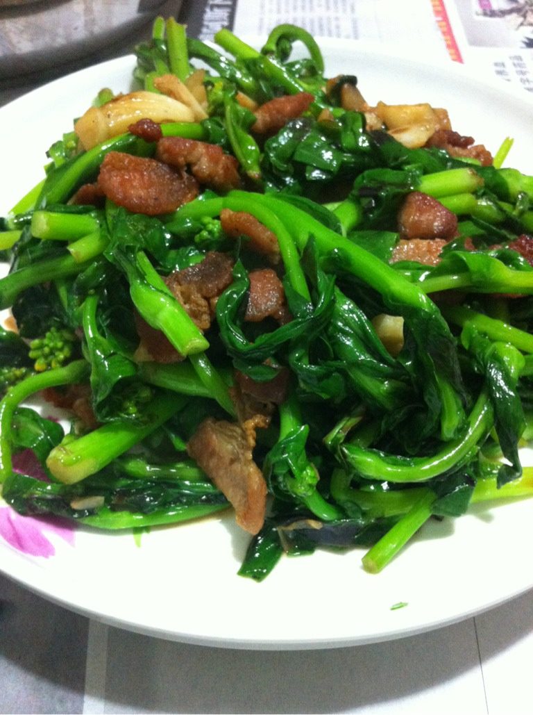 蒜香肉吱吱炒菜心