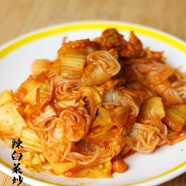 辣白菜炒魔芋丝结