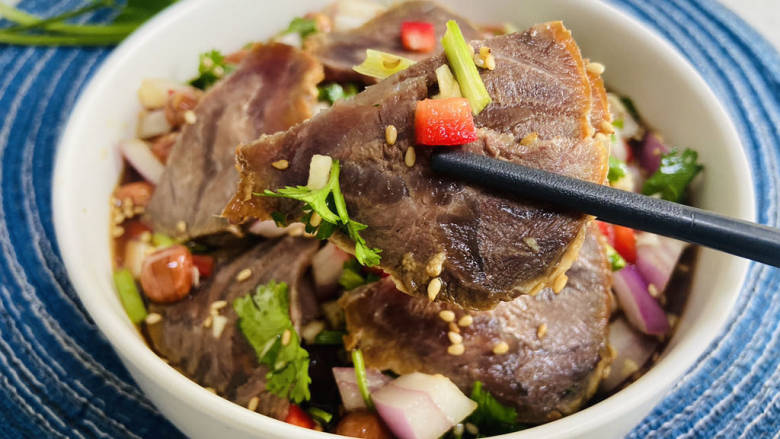 洋葱拌牛肉,营养丰富,美味诱人
