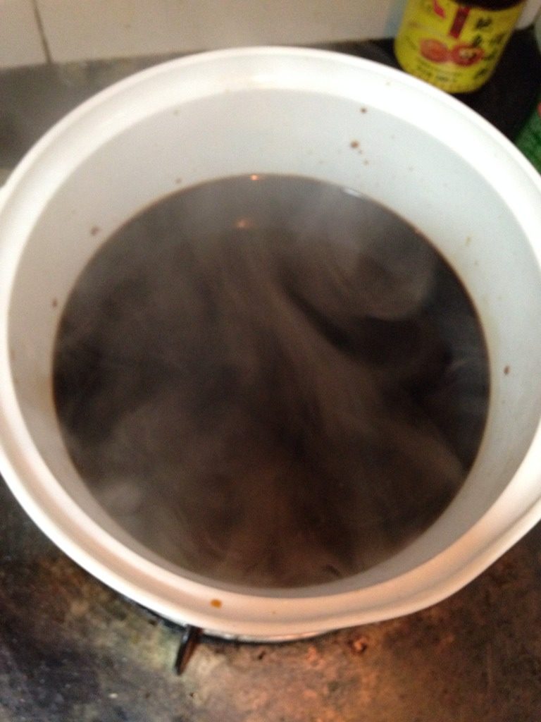 轻松酱黄瓜,煮的时候漂浮的泡泡乘碗里就没了,晾一晚上晾凉