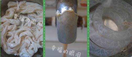 广式香肠,在灌香肠前,拿出肠衣,放在清水里先浸泡半小时。然后把肠衣的一头放在水龙头上,让清水在肠衣里过两遍。