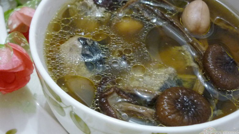 茶树菇煲鸡