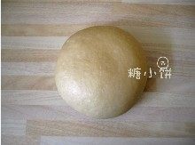 泡椰浆小餐包,所后油法揉至出膜,(后油法就是除黄油外所有面团材料混合揉光后再加黄油揉至出膜的状态)。